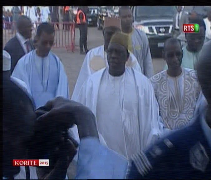Video Korité: L’arrivée de Macky SALL à la grande Mosquée de Dakar Regardez