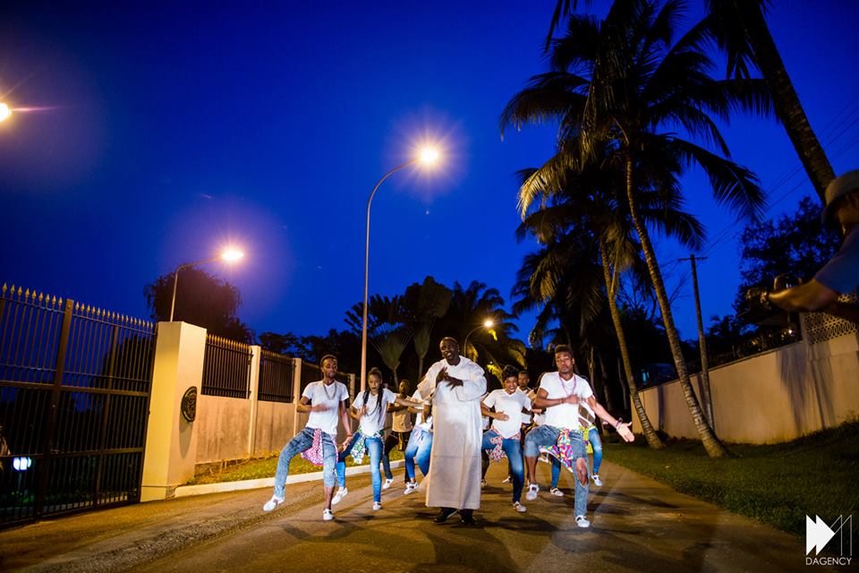 (10) Photos: Akon en tournage d’un nouveau clip contre Ebola