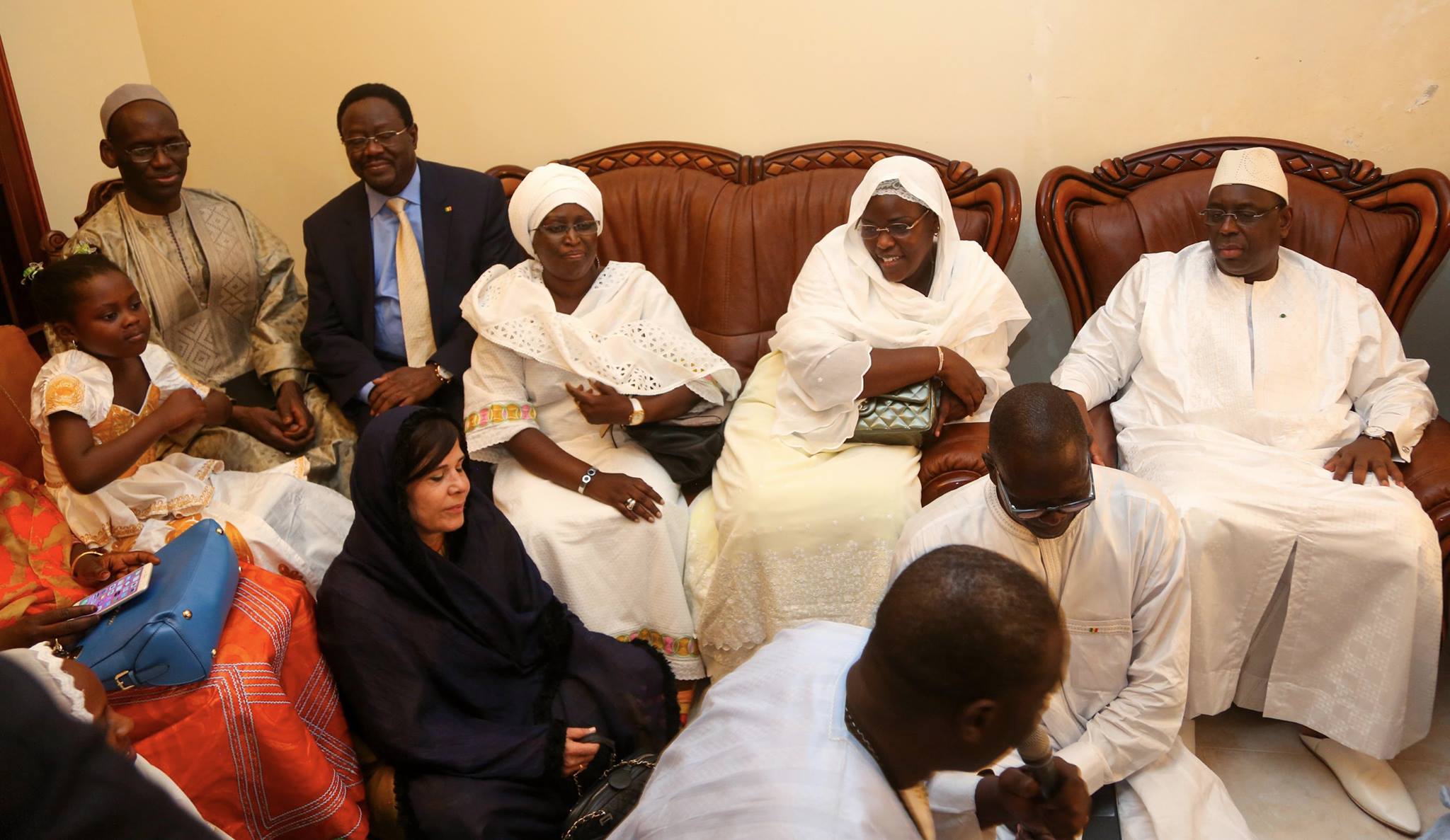2 photos-Macky Sall et Marème Faye en mode &laquo;&nbsp;diaalé&nbsp;&raquo; chez Moustapha Diakhaté