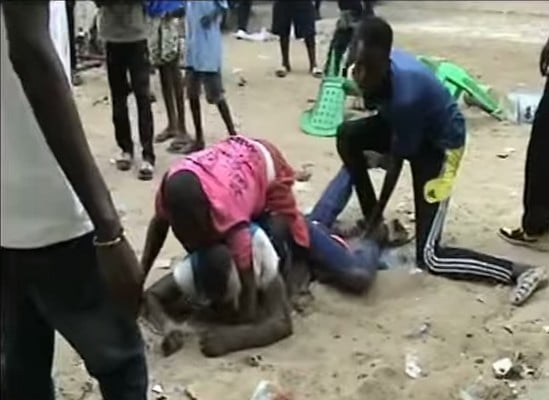 Vidéo: Modou Lô tombe, ses supporters en pleurs…en crise…