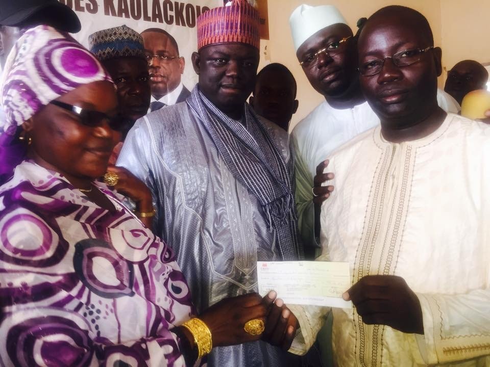 Serigne Abdoulaye Mountakha Niass a remis aux Kaolackois des financements et du matériel d’assainissement 