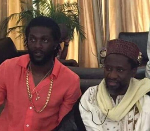 Arrêt sur Image: Cheikh Mahi Aliou Cissé en compagnie de Emmanuel Adebayor