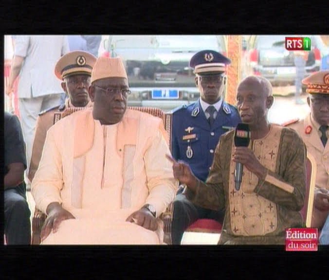 Video: Macky Sall était chez la famille de Doudou Ndiaye Rose et de Vieux Sing Faye Regardez