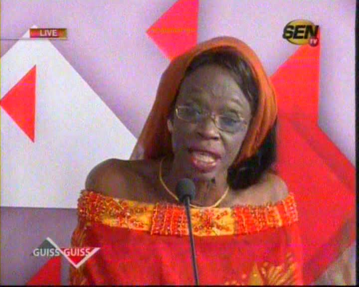 Vidéo: Maman Aicha s’exprime à propos des « Mbaranes » des jeunes filles aux Almadies. Regardez