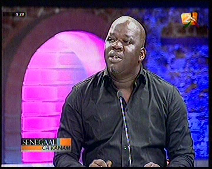 Vidéo: Ndoye Bane revient sur l’article consacré à l’animatrice lesbienne surprise…Regardez