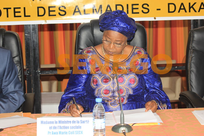 Awa Marie-Coll Seck attribue la maintenance des générateurs d’oxygène des hôpitaux à Carrefour Médical