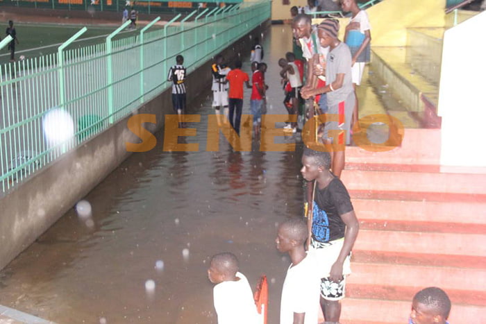 (5 photos)-Stade Demba Diop: Après la pluie, la belle piscine ??? Regardez