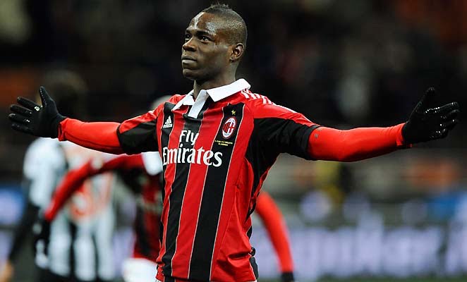 Cheveux, Twitter, alcool, Milan verrouille Balotelli