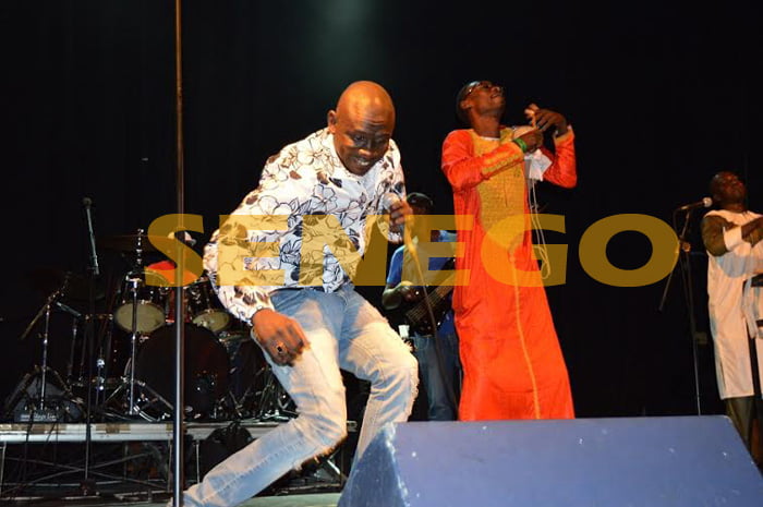 (12 photos)- Pape Diouf à Girona  fait danser les espagnoles. Regardez