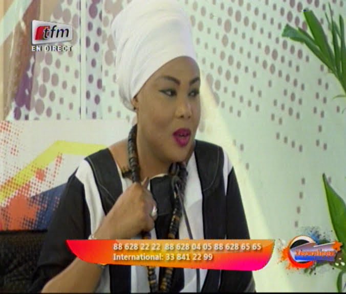 Vidéo: Amina Poté réapparaît sur le plateau de Yewuleen avec une autre mine