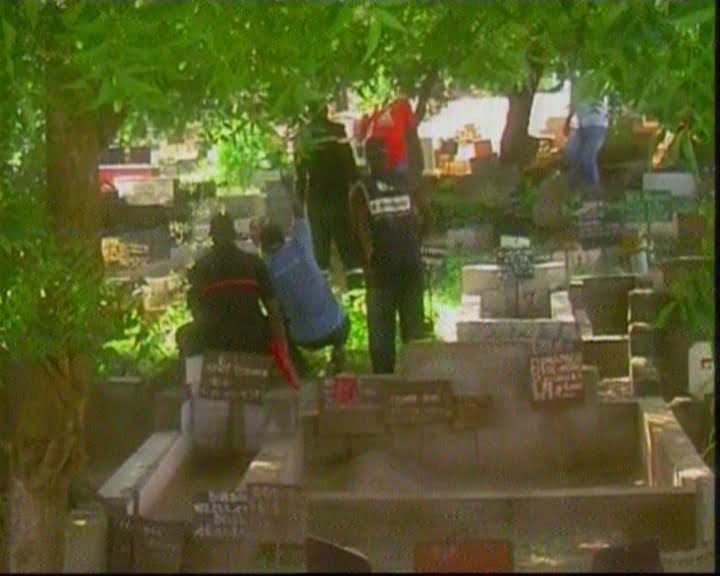 Vidéo-Pikine: Une femme de 30 ans tuée et jetée dans le cimetière, le corps en état de putréfaction