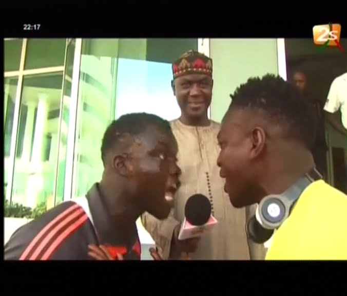 Vidéo Lamb: La signature de contrat le plus show.Regardez
