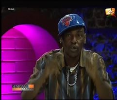 Vidéo-Le rappeur Mohamed Fall, “10.000 probèmes”, dément, face à Tounkara, l’usage de yamba