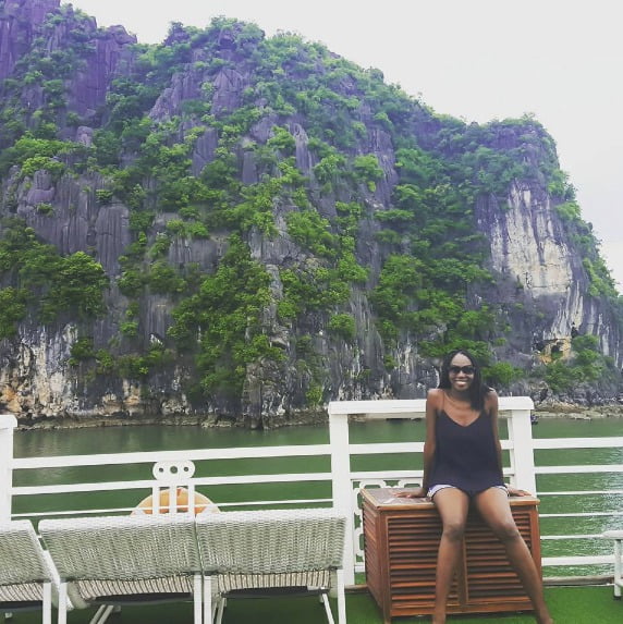 3 photos-Adama Paris en croisière dans la Baie d’Ha Long, au Vietnam