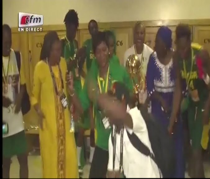 Vidéo: Les Lionnes dansent « Na Gooré » après leur victoire…Regardez