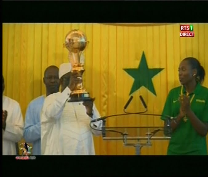Vidéo: Macky Sall reçoit et félicite les Lionnes du basket.Regardez