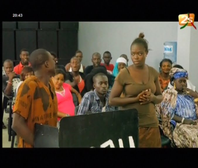 Vidéo: Nouveau Sketch « Rirou Tribunal » Du 19 Octobre 2015 Regardez