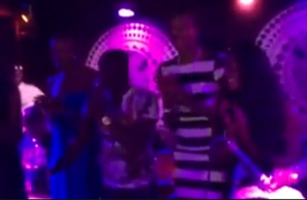 Vidéo: Pape Diouf dédie une chanson aux lionnes championnes d&rsquo;Afrique. Regardez