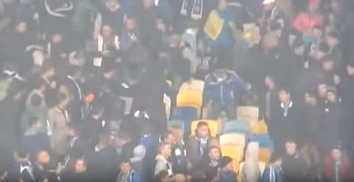 Vidéo-  Quatre supporters noirs attaqués en plein match