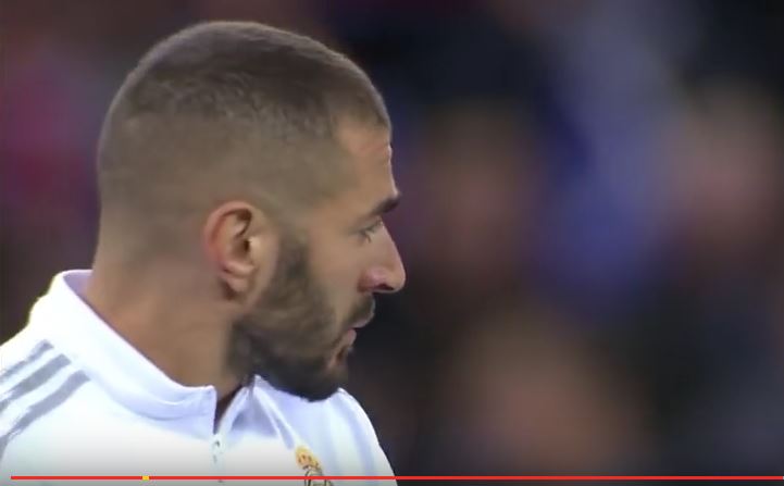 Vidéo- : les crachats de Karim Benzema après La Marseillaise en hommage aux victimes des attentats allument la toile