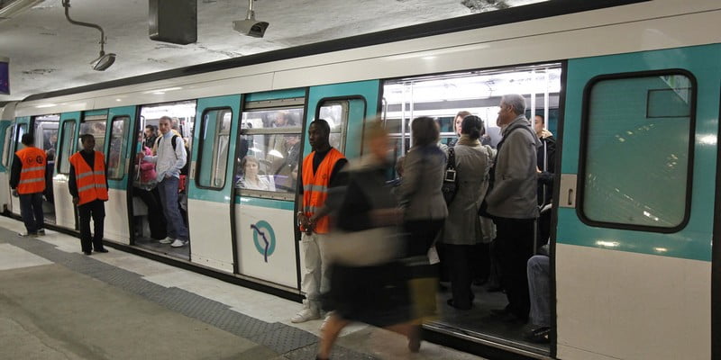 Paris: Les écoles fermées et certains transports interrompus samedi