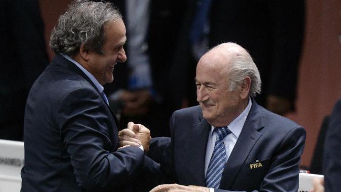 Blatter: Platini est «homme honnête, s’il revient, il sera élu»