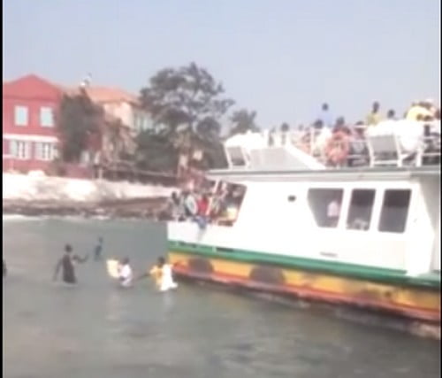 (Vidéo) La chaloupe de Gorée sur le point de chavirer, des passagers sautent…