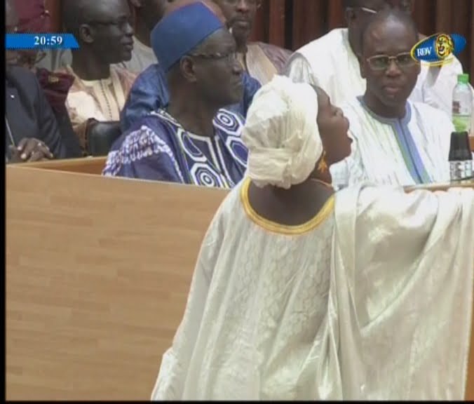 VIDEO : A l’Assemblée, Me El Hadj Diouf traite Aissatou Diouf de l’APR de p***de luxe de Fatick