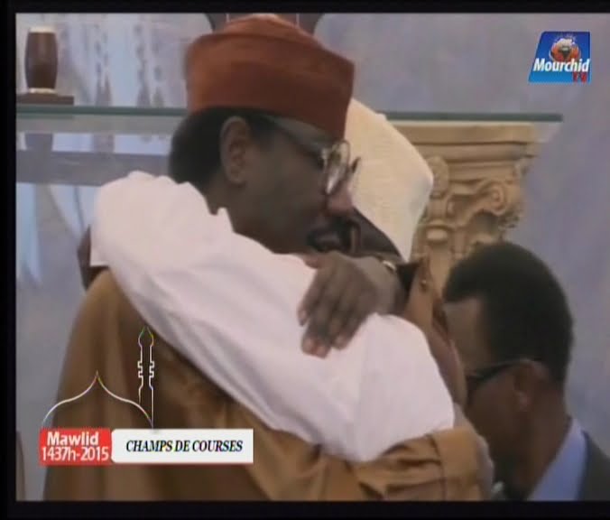 Vidéo -Maouloud aux champs de Courses: Le beau geste de Serigne Habib Sy et Serigne Cheikh Omar…