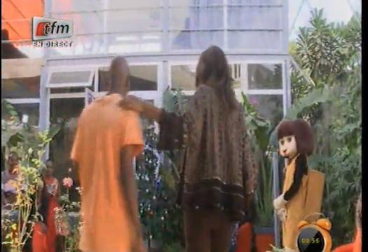 Vidéo: Le très beau geste de Bijou Ndiaye qui invite des Talibés sur Yeewuleen…
