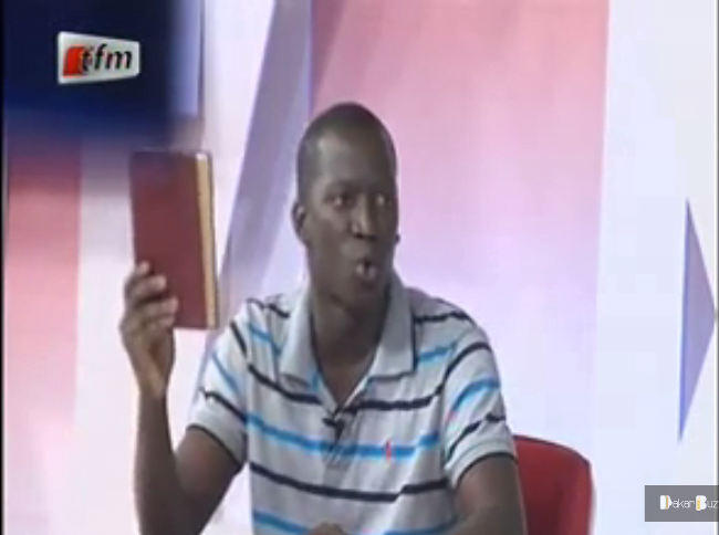 Vidéo- L’invité de Khalifa Diakhaté jure sur le Saint Coran sur le plateau de Jakaarlo