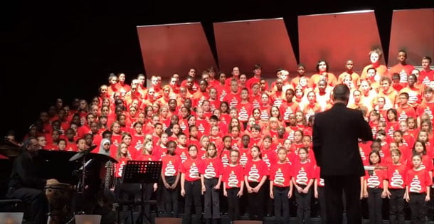 Vidéo- Emouvant : Une chorale canadienne chante  Tala al Badrou alayna en signe de bienvenue aux réfugiés syriens