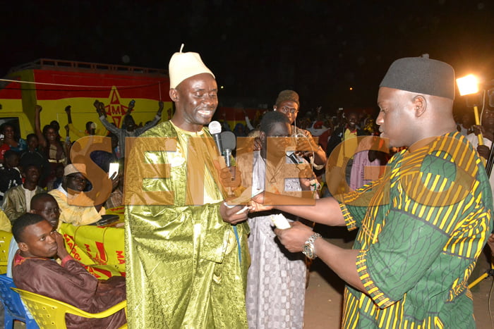 Aziz Ndiaye et frères invités au Gamou de Keur Matar s’adonnent au fameux « battré »