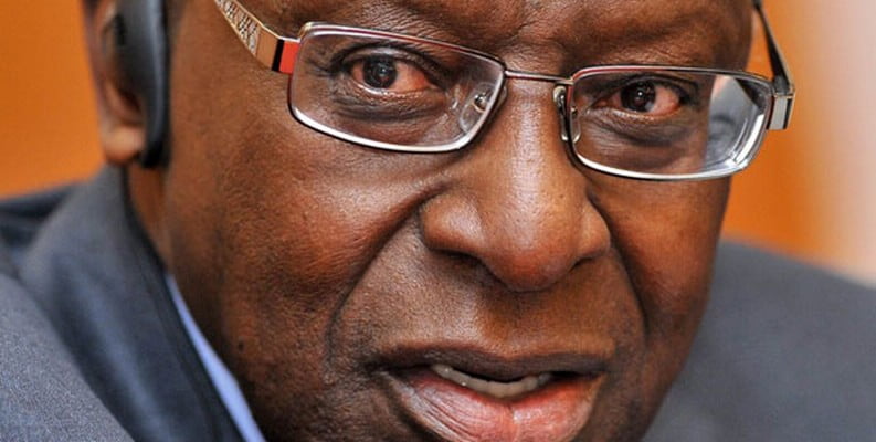 Vladimir Poutine honore ce Dimanche Lamine Diack et son fils Papa Massata pour services rendus à l’athlétisme russes