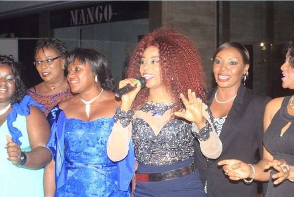(Photos) Adiouza fait vibrer les sénégalais de la Diaspora… Regardez