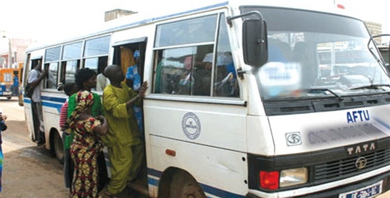 Accident: une femme éjectée d’un bus Tata surchargé