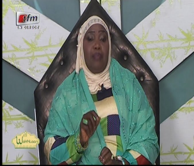 Vidéo: Adja Saîda Fatou Bintou Diop trés remontée contre la caricature de Serigne Touba par…