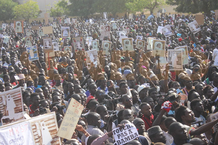 (14 photos)-Caricature de Bamba: Des milliers de Sénégalais marchent et dénoncent Jeune Afrique