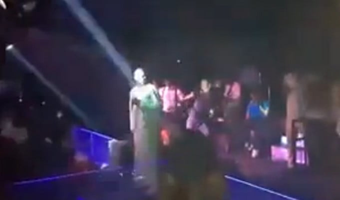 Vidéo: Pape Diouf met le feu au Bloowy