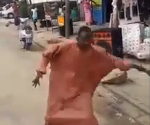 Vidéo – Fou rire: ce vieux déforme incroyablement la danse « Na Gooré »