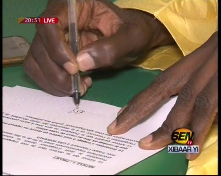 Vidéo- Signature du contrat de lutte Modou Lo Vs Gris Bordeaux combat prévu pour le 31 Juillet 2016