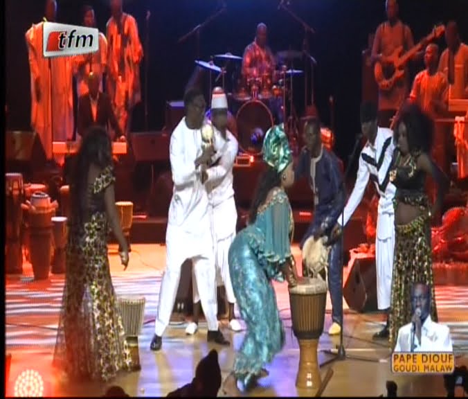 Vidéo – Le « leumbeul » d’enfer de Fatou Laobé à la grande nuit culturelle des « Laobé »