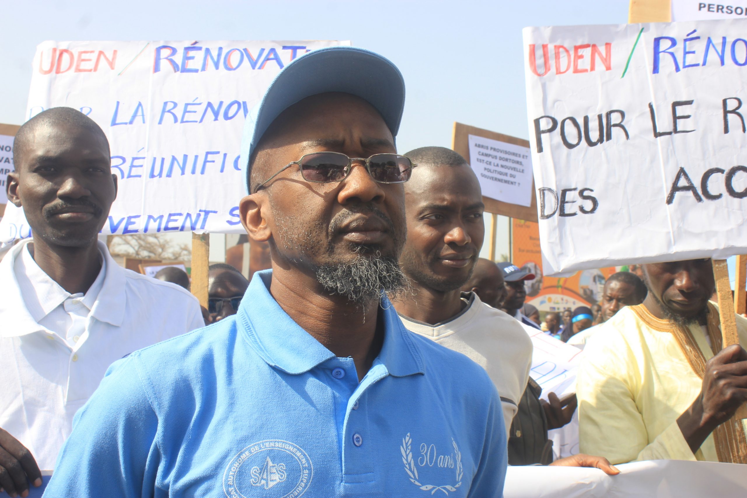 Marche des enseignants : le Sg du Saes pique un malaise et s’évanouit