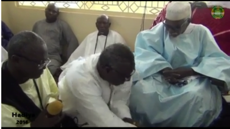 Vidéo-Le Adiya colossal de Serigne Mountakha à Serigne Sidy Makhtar.