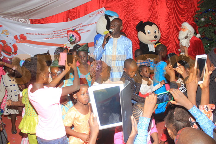 Arbre de noel au cabinet de Abdoulaye Diouf Sarr (12)