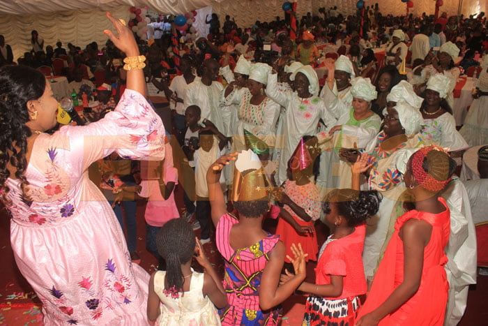Arbre de noel au cabinet de Abdoulaye Diouf Sarr (5)
