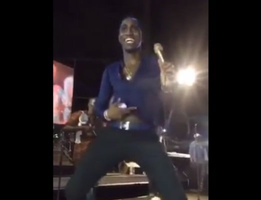 (Vidéo) Quand Waly Seck excite son public féminin… Regardez