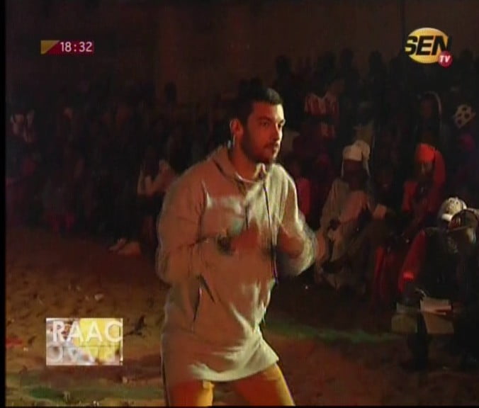 Vidéo-Incroyable: Un Toubab qui danse le mbalax mieux que les sénégalais…