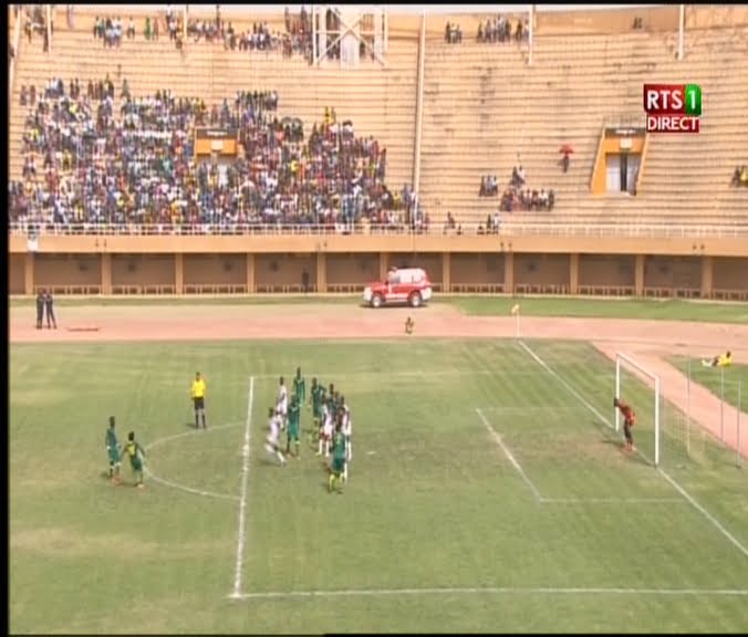 Vidéo- Niger 0-2 Sénégal‬ but de Pape Ndiaye Souaré sur coup franc direct