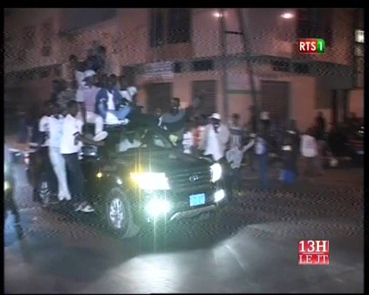 Vidéo-L’ambiance de kermesse Chez Pape Abdoulaye Seck après la victoire de oui à Médina…